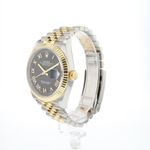 Rolex Datejust 36 126233 (2026) - 36 mm Gold/Steel case (2/6)