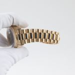 Rolex Day-Date 36 18238 (1997) - Black dial 36 mm Yellow Gold case (7/8)