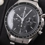 Omega Speedmaster Professional Moonwatch 311.30.42.30.01.005 (2020) - Black dial 42 mm Steel case (4/8)