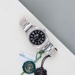 Rolex Explorer 124270 (2023) - Zwart wijzerplaat 36mm Staal (2/8)