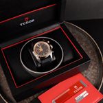 Tudor Grantour Chrono Fly-Back 20551N (2014) - Black dial 42 mm Gold/Steel case (2/8)