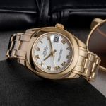 Rolex Datejust 31 81208 (Onbekend (willekeurig serienummer)) - 34mm Geelgoud (2/8)