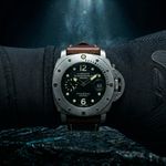 Panerai Luminor 1950 PAM00243 (2007) - Black dial 44 mm Steel case (2/8)