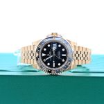 Rolex GMT-Master II 126718GRNR (2023) - Black dial 40 mm Yellow Gold case (6/8)