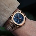 Patek Philippe Nautilus 5990/1R (2024) - Blauw wijzerplaat 41mm Roségoud (8/8)