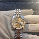 Rolex Datejust 36 116233 (2014) - Champagne wijzerplaat 36mm Goud/Staal (2/4)