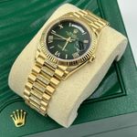 Rolex Day-Date 36 128238 (2024) - Green dial 36 mm Yellow Gold case (2/8)