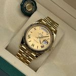 Rolex Day-Date 40 228238 (2024) - Champagne wijzerplaat 40mm Geelgoud (8/8)