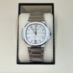 Patek Philippe Nautilus 7118/1200A-010 (2024) - Silver dial 35 mm Steel case (3/8)