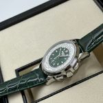 Patek Philippe World Time Chronograph 5930P-001 (2024) - Green dial 39 mm Platinum case (6/8)