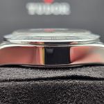 Tudor Black Bay 79470 (2026) - Black dial 39 mm Steel case (6/8)