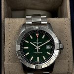 Breitling Avenger A17328101L1A1 (2024) - Groen wijzerplaat 42mm Staal (2/5)