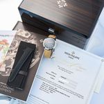 Patek Philippe Calatrava 5226G-001 - (7/7)