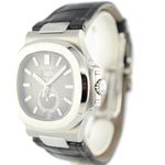 Patek Philippe Nautilus 5726A-001 (2021) - Black dial 41 mm Steel case (2/7)