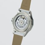 Corum Admiral's Cup Legend 38 384.101.47/F149 AN01 (2025) - Pearl dial 39 mm Steel case (4/8)