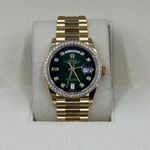 Rolex Day-Date 128348RBR (2025) - Green dial 43 mm Yellow Gold case (4/10)