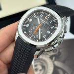 Patek Philippe Aquanaut 5968A-001 (2024) - Zwart wijzerplaat 42mm Staal (7/8)