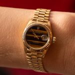 Rolex Lady-Datejust 6916 (1979) - Brown dial 26 mm Yellow Gold case (2/8)