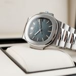 Patek Philippe Nautilus 5800/1A-001 (2007) - Blue dial 38 mm Steel case (1/8)