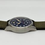 IWC Pilot IW326805 (2022) - Black dial 39 mm Steel case (4/10)