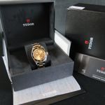 Tudor Black Bay S&G 79733N (2022) - Champagne dial 41 mm Steel case (8/8)