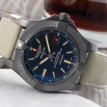 Breitling Avenger Blackbird 44 V1731110/BD74 (Unknown (random serial)) - Black dial 44 mm Titanium case (2/8)