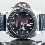 Panerai Luminor Submersible PAM00683 (2022) - Black dial 42 mm Steel case (2/8)