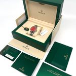 Rolex Oyster Perpetual 31 277200 (2022) - Red dial 31 mm Steel case (4/4)