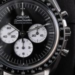 Omega Speedmaster Professional Moonwatch 310.30.42.50.01.004 (2026) - Black dial 42 mm Steel case (3/8)