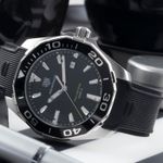 TAG Heuer Aquaracer 300M WAY101A (2017) - Black dial 43 mm Steel case (2/8)