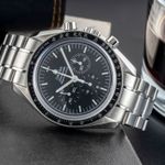 Omega Speedmaster Professional Moonwatch 311.30.42.30.01.006 (2018) - Black dial 42 mm Steel case (2/8)