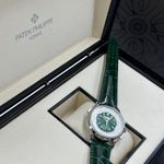 Patek Philippe World Time Chronograph 5930P-001 (2024) - Green dial 39 mm Platinum case (3/8)