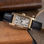 Cartier Tank Américaine W26015K2 (1996) - Silver dial 19 mm Yellow Gold case (2/8)