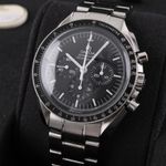 Omega Speedmaster Professional Moonwatch 311.30.42.30.01.005 (2020) - Black dial 42 mm Steel case (3/8)
