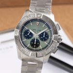 Breitling Avenger AB0147101L1A1 (2026) - Green dial 44 mm Steel case (3/8)