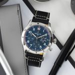 Breitling Classic AVI A233801A1C1X1 (Onbekend (willekeurig serienummer)) - Blauw wijzerplaat 42mm Staal (1/8)