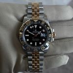 Rolex GMT-Master II 126713GRNR (2025) - Black dial 40 mm Gold/Steel case (1/2)