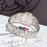 Patek Philippe Nautilus 7010/1G-013 - (2/5)