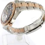 Rolex GMT-Master II 126711CHNR (2019) - Black dial 40 mm Gold/Steel case (2/6)