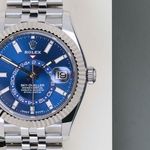 Rolex Sky-Dweller 336934 (2025) - 42 mm Gold/Steel case (5/8)