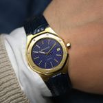 Audemars Piguet Royal Oak 14800BA (1995) - Blue dial 36 mm Yellow Gold case (2/8)