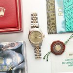Rolex Lady-Datejust 69173 (1996) - Champagne wijzerplaat 26mm Goud/Staal (8/8)