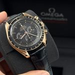 Omega Speedmaster Professional Moonwatch 310.63.42.50.01.001 (2024) - Black dial 42 mm Rose Gold case (4/8)