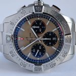 Breitling Avenger AB0147101A1X1 (2024) - Champagne wijzerplaat 44mm Staal (2/8)