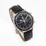 Omega Speedmaster Professional Moonwatch 311.33.42.30.01.002 (2019) - Black dial 42 mm Steel case (4/8)