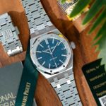 Audemars Piguet Royal Oak Selfwinding 15450ST (2020) - Blue dial 37 mm Steel case (4/8)