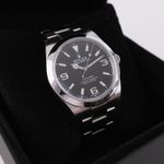 Rolex Explorer 214270 (2017) - Zwart wijzerplaat 39mm Staal (2/8)