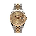 Rolex Datejust 36 126233 (2022) - Champagne wijzerplaat 36mm Staal (2/8)
