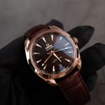 Omega Seamaster Aqua Terra 220.53.41.21.13.001 (2019) - Black dial 41 mm Rose Gold case (2/8)