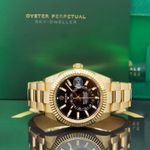 Rolex Sky-Dweller 326938 (2021) - Zwart wijzerplaat 42mm Geelgoud (4/7)